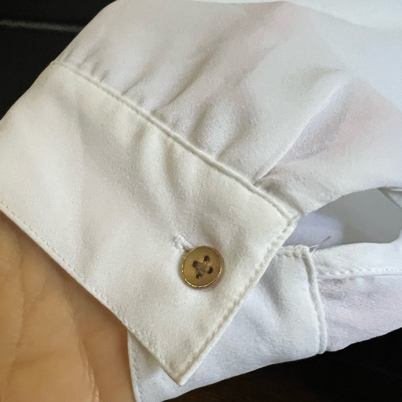 Banana Republic EUC Blouse - White w/Gold buttons - Picture 4 of 7